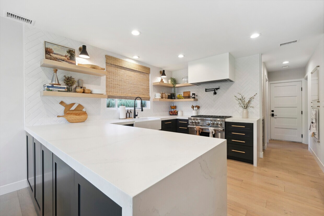 Building Photo - 5615 Madra Ave