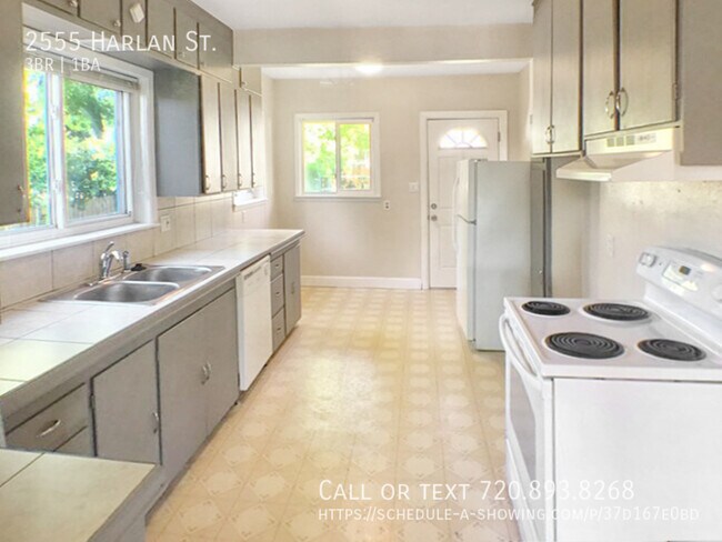 Foto del edificio - Charming 3 Bed, 1 Bath, Home in Edgewater,...