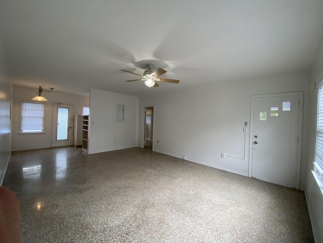 Foto del edificio - 1020 NE 3rd St