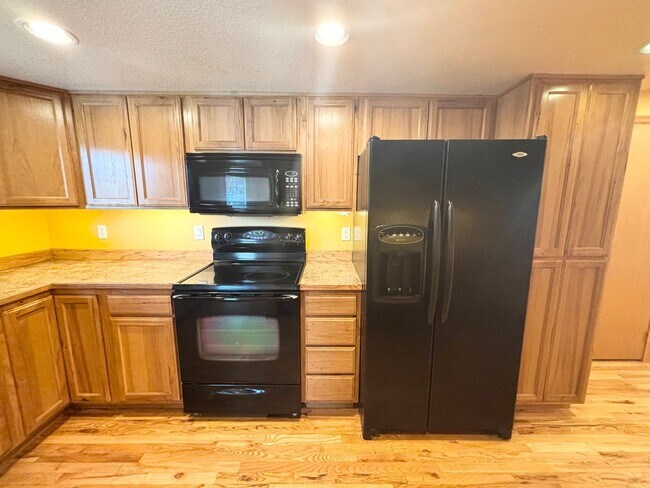 Foto del edificio - Cozy 3 Bedroom Home is Oregon City with a ...
