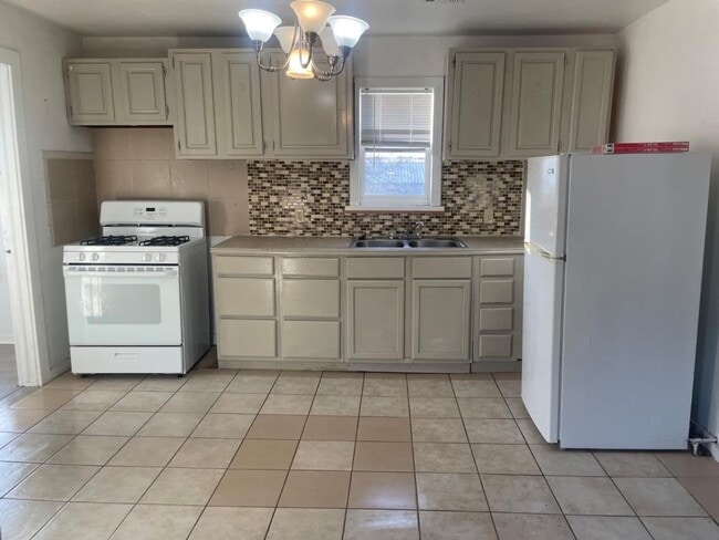 Building Photo - 801 N 14th St