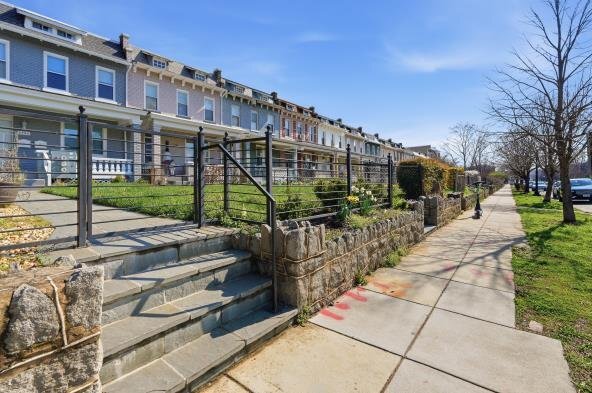 Foto del edificio - 1706 Massachusetts Ave SE