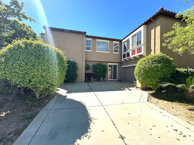 Foto del edificio - Spacious Home in Prime Turlock Location