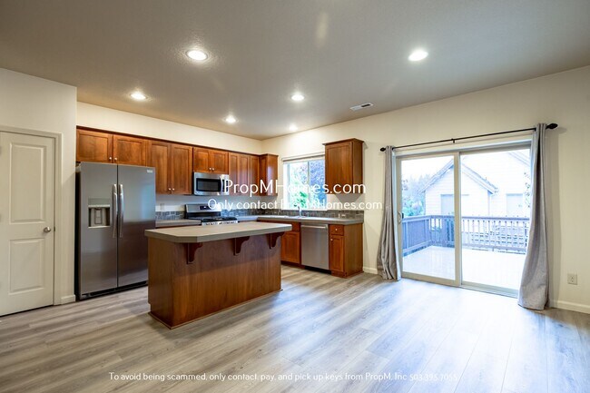 Foto del edificio - Bright & Functional 3 Bedroom Home in Dama...