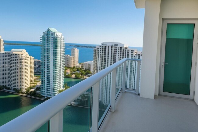 Foto del edificio - 300 S Biscayne Blvd