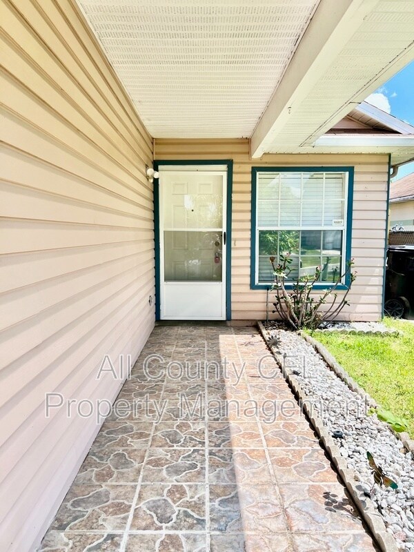 Foto del edificio - 9909 Red Clover Ave