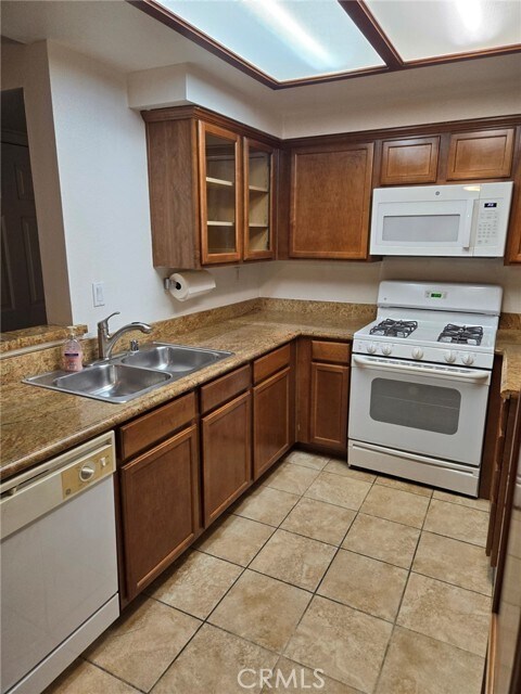 Foto del edificio - 200 E Alessandro Blvd