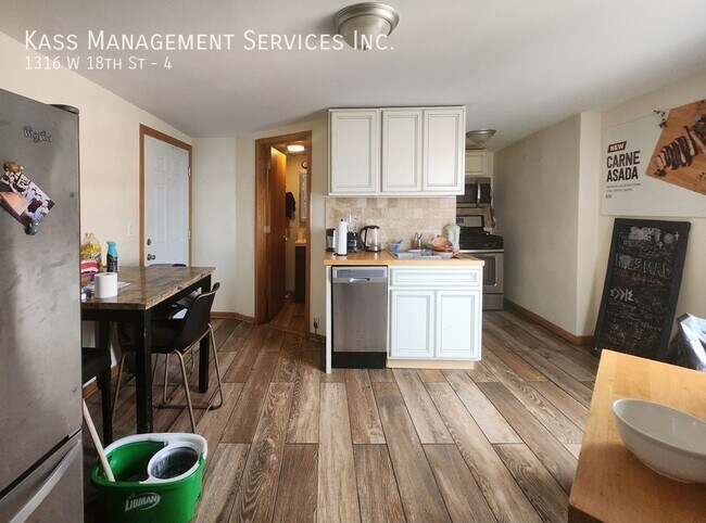 Foto del edificio - 1316 W 18th St