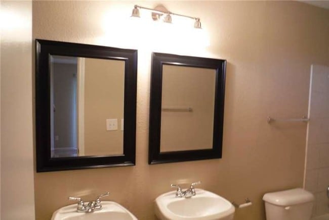 Building Photo - 14639 Edenglen Dr