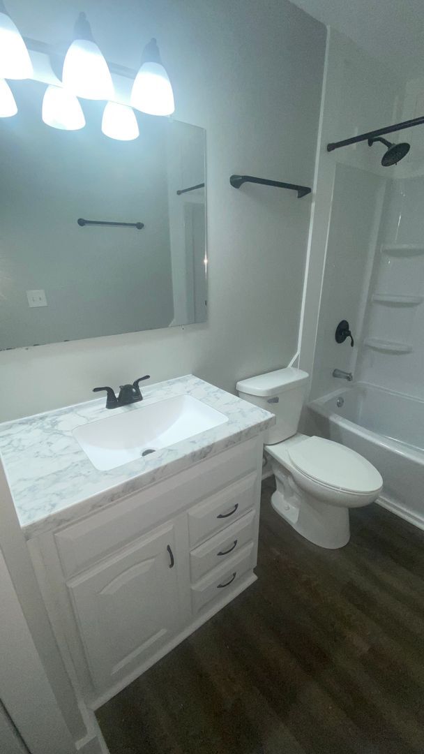 Foto del edificio - 3245 Summerhill Ln
