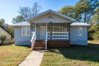 Building Photo - 512 W Lake Dr