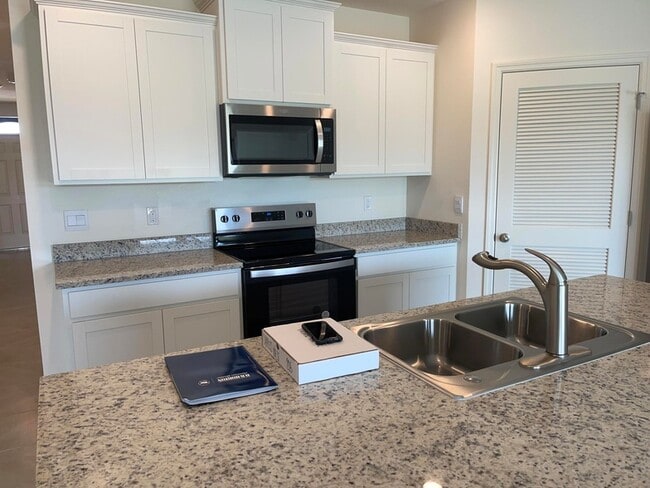 Building Photo - 866 Dugan CIR SE