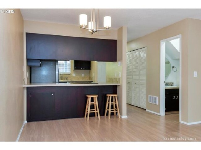 Foto del edificio - 2-Bedroom, 1.5-Bath in Beaverton!