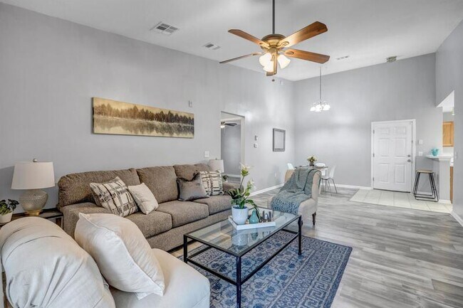 Building Photo - 6984 Ortega Woods Dr