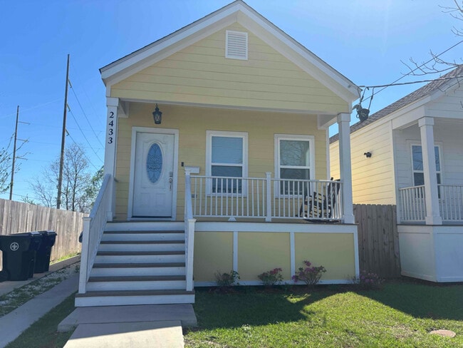 Building Photo - 2433 Almonaster Ave