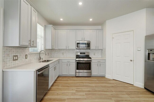 Foto del edificio - 1900 Scofield Ridge Pkwy