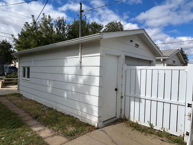 Foto del edificio - Lovely home in quiet neighborhood for rent