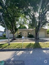 Building Photo - 880 SW 49th Terrace