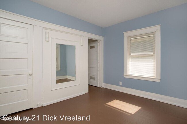 Building Photo - 2 br, 1 bath House - 217 W Fairmont Avenue