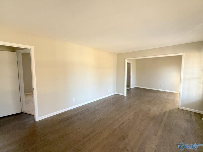 Foto del edificio - 1729 Laverne Dr NW