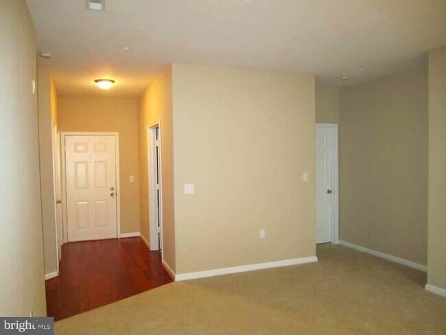 Building Photo - 4132 Fountainside Ln