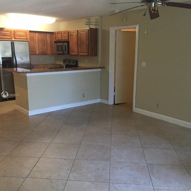 Foto del edificio - 831 Lyons Rd