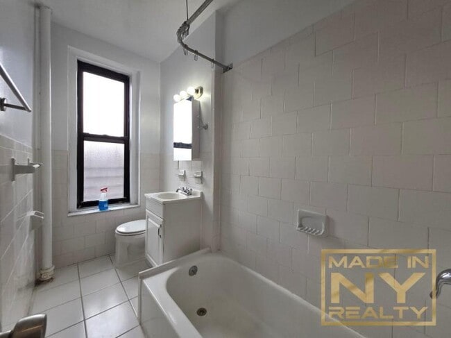 Building Photo - 1 bedroom in ASTORIA NY 11106