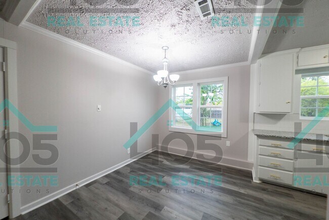 Building Photo - 233 E Kerr Dr