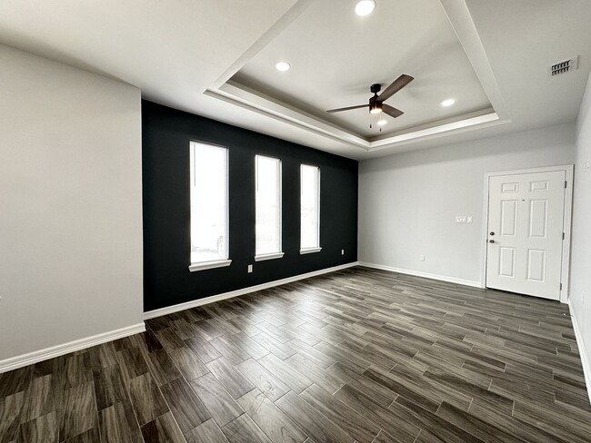 Foto del edificio - 3924 Las Vistas Ln