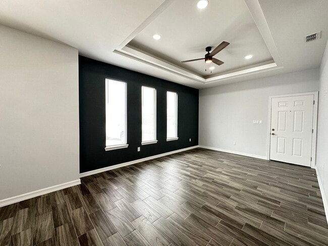 Building Photo - 3924 Las Vistas Ln