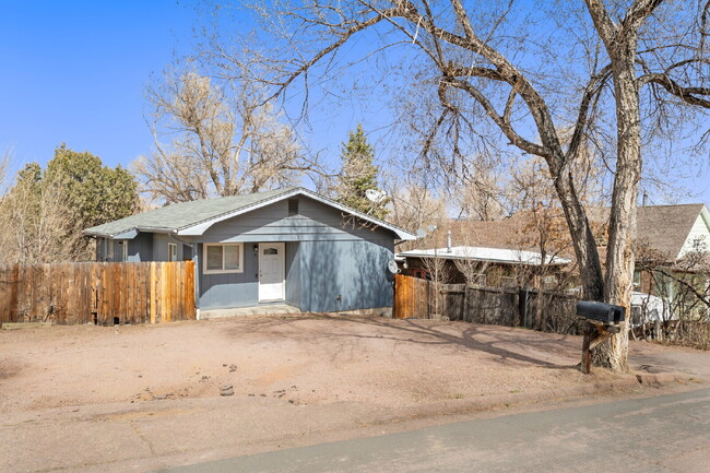 Foto del edificio - Spacious 3-Bedroom Duplex in Old Colorado ...