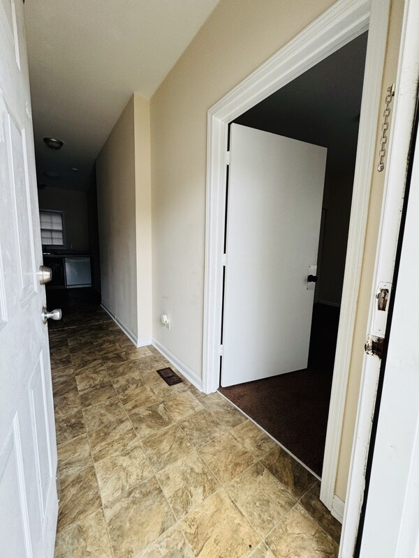 Foto del edificio - 1323 E 10th St