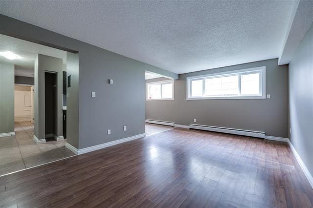 Building Photo - 2 Bed 1 Bath Unit in Edmonton, AB