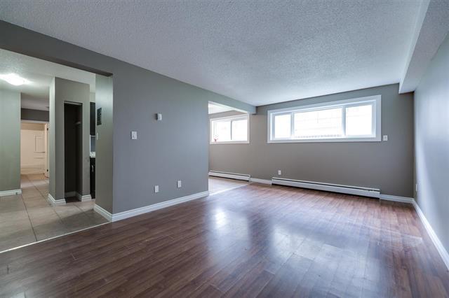 Photo du bâtiment - 2 Bed 1 Bath Unit in Edmonton, AB