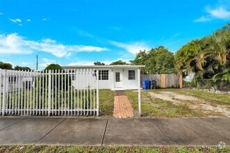 Building Photo - 3900 SW 47th Ave