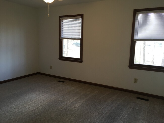 Building Photo - 4808-4810