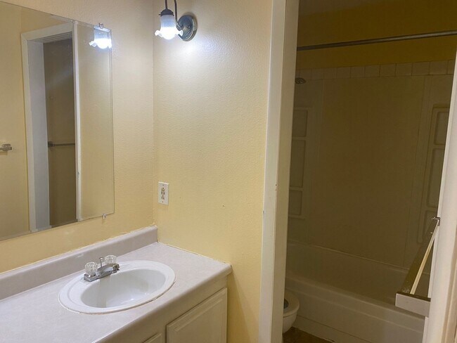 Foto del edificio - Quaint 1 Bedroom Ground-Floor Unit in Mid-Town Fort Collins