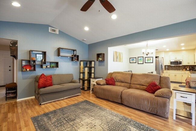 Building Photo - Lovely  3/BR 2/BA Home with Office & Sunro...