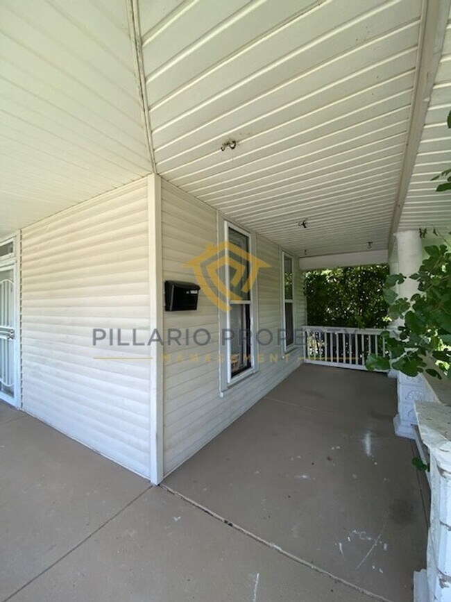 Foto del edificio - Updated "Country Charmer" in the City, 4 B...