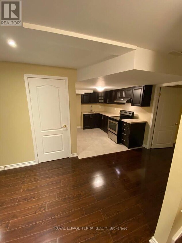 Building Photo - 54 Andretti Cres