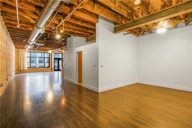 Building Photo - 411 Brazos St