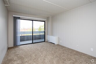 2BR, 2BA - 1,300SF - Arrive Westborough