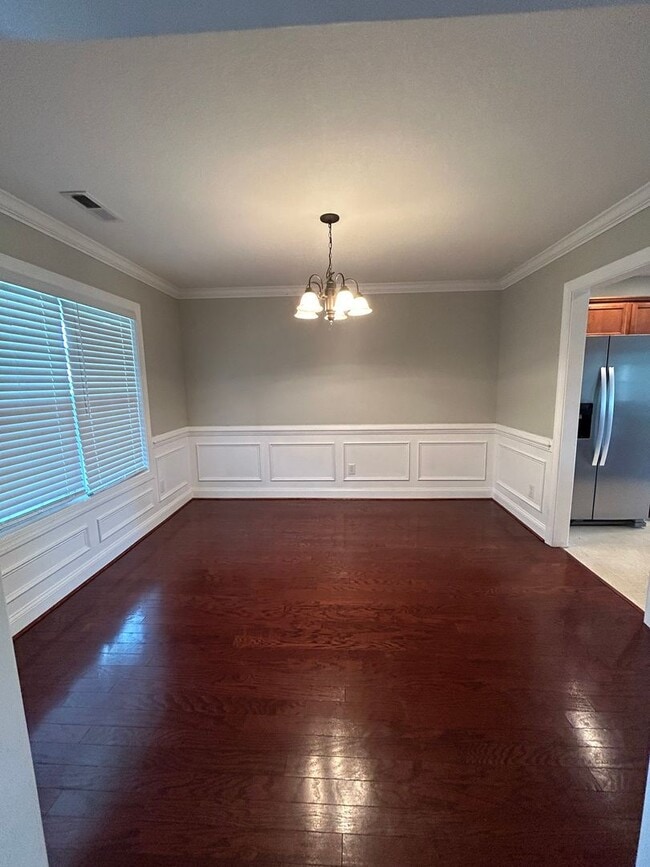 Building Photo - Bonus Room!