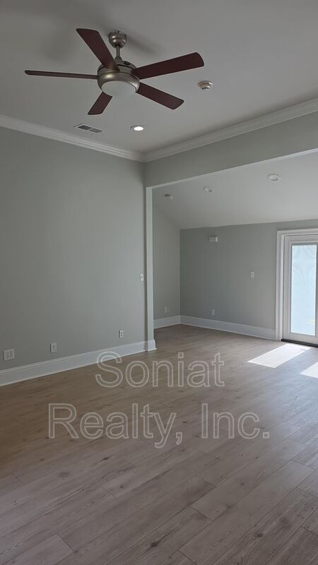 Building Photo - 5815 Catina St