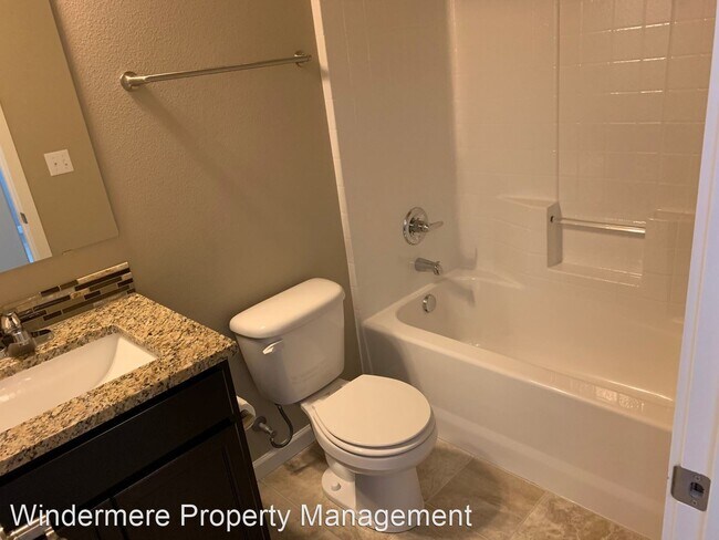 Building Photo - 4 br, 2.5 bath House - 2155 SW Nautical St...