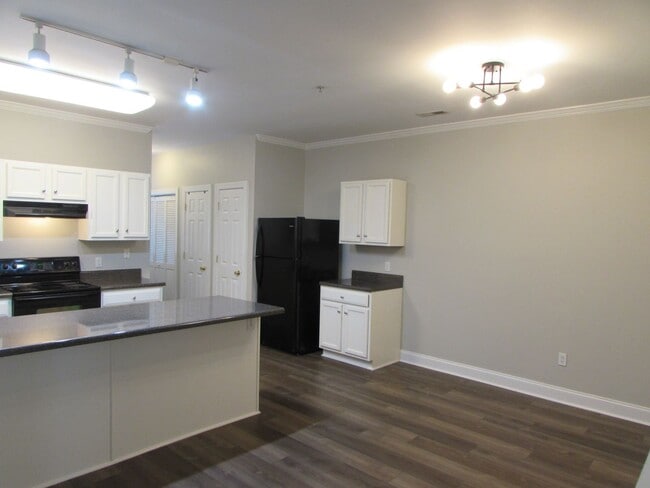Building Photo - 21725 Aftonshire Dr
