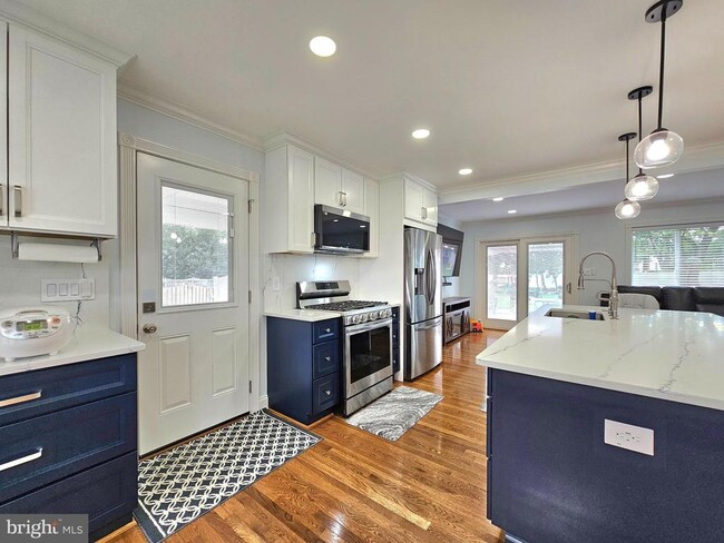 Building Photo - 5918 King James Dr