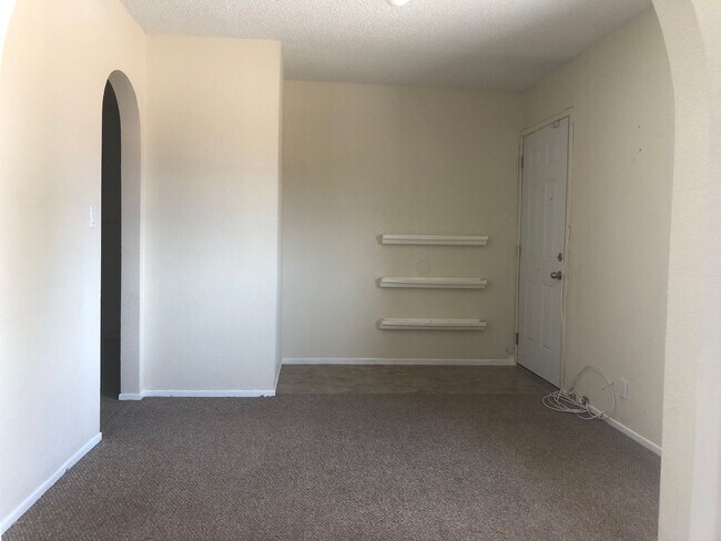 Building Photo - 3 bedroom 2 bathroom   Coming Soon!