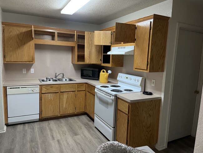 Building Photo - 1606 Aztec Trce