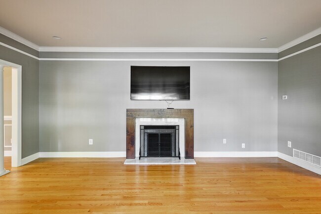 Foto del edificio - 4878 Long Island Dr NE